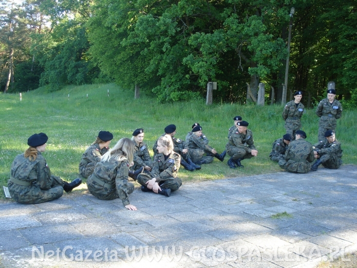 Klasa mundurowa z ZSEiT na obozie wojskowym