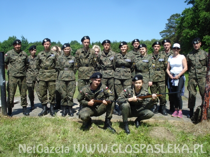 Klasa mundurowa z ZSEiT na obozie wojskowym
