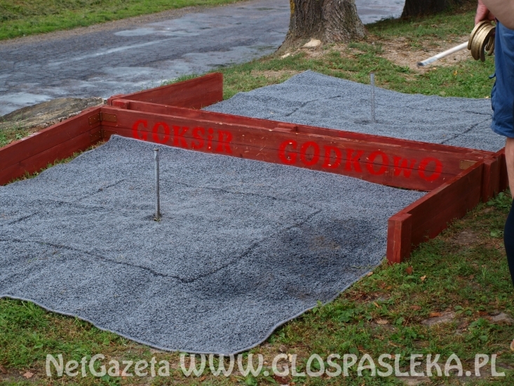 rzut podkową w Skowronach