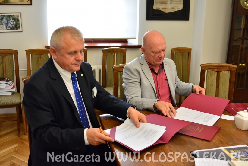 podpisanie umów na ciepło z miasta