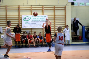 SP 3 wygrywa turniej koszykówki