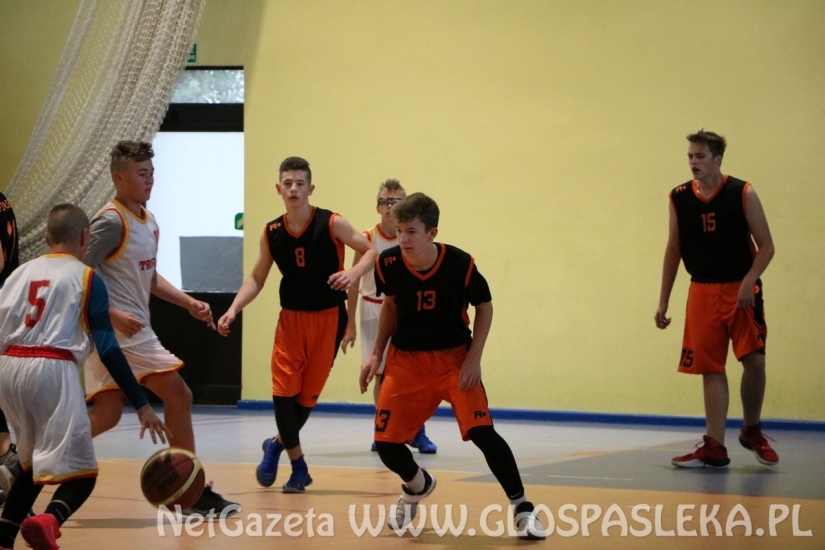 SP 3 wygrywa turniej koszykówki