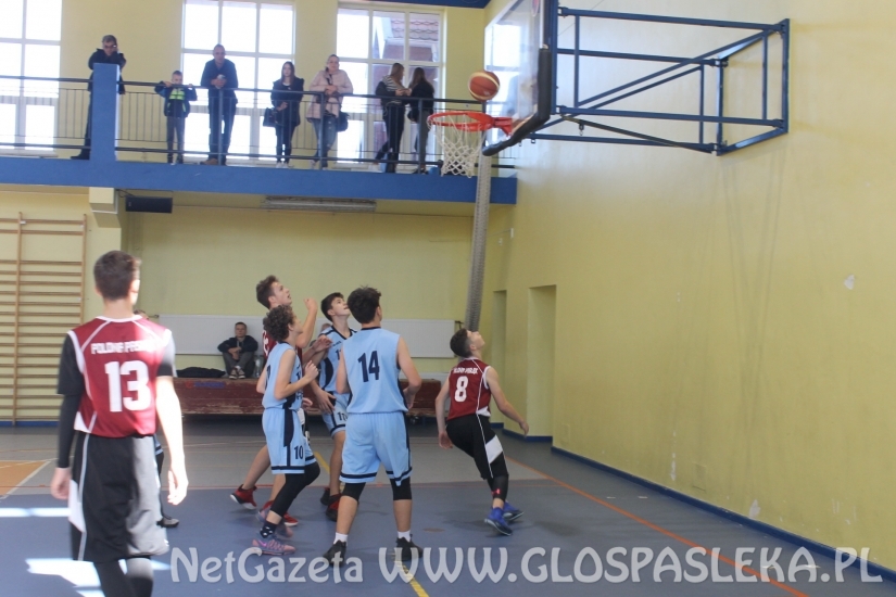 SP 3 wygrywa turniej koszykówki