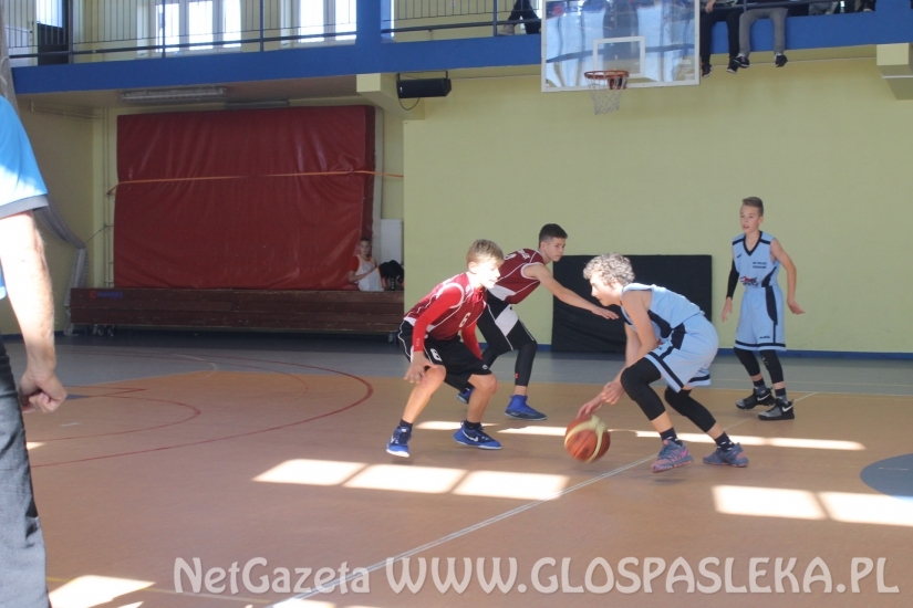 SP 3 wygrywa turniej koszykówki
