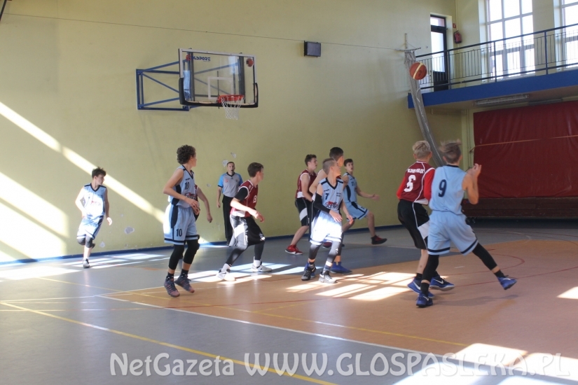 SP 3 wygrywa turniej koszykówki