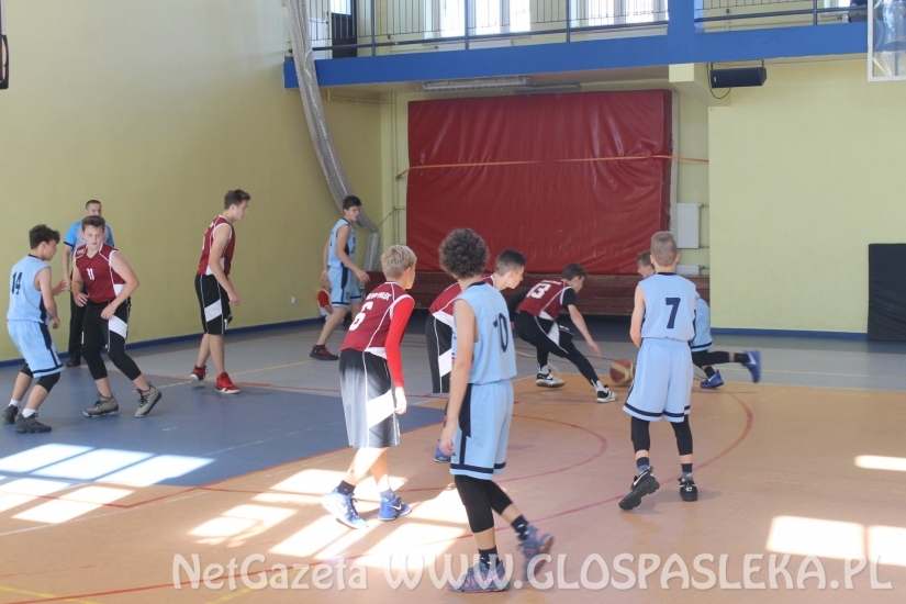 SP 3 wygrywa turniej koszykówki
