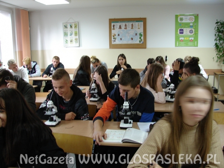 Doposażenie gabinetów lekcyjnych w ZSEiT