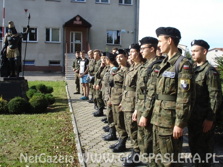 Mundurowi z ZSEiT u strażaków