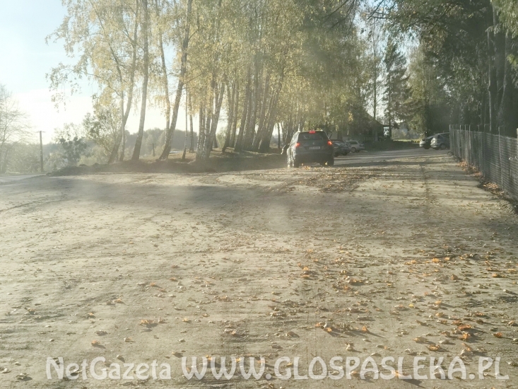 Teren przy cmentarzu utwardzony