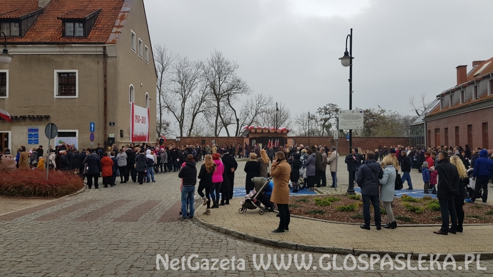 Pod biało - czerwonym sztandarem