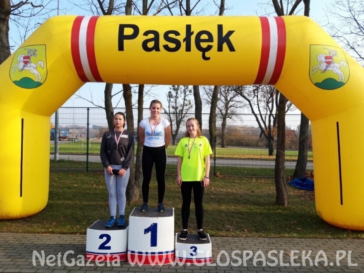 Sportowcy z ZSEiT świętują odzyskanie Niepodległości