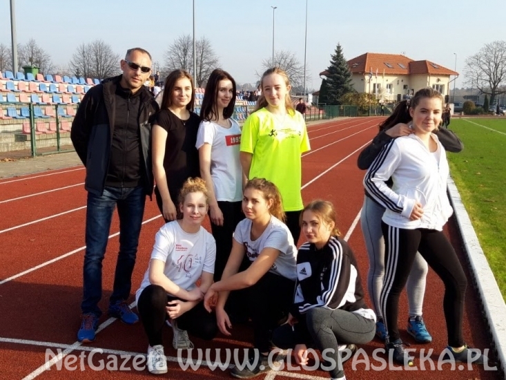 Sportowcy z ZSEiT świętują odzyskanie Niepodległości