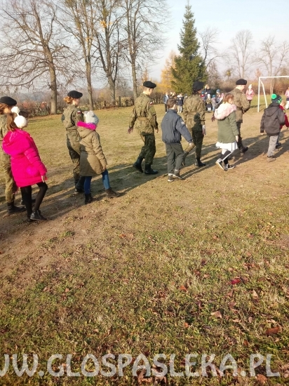 Kadeci ZSEiT na obchodach Święta Niepodległości w Bielicy