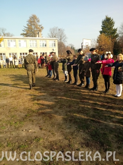 Kadeci ZSEiT na obchodach Święta Niepodległości w Bielicy