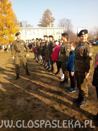 Kadeci ZSEiT na obchodach Święta Niepodległości w Bielicy