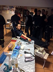 policjanci oddawali krew