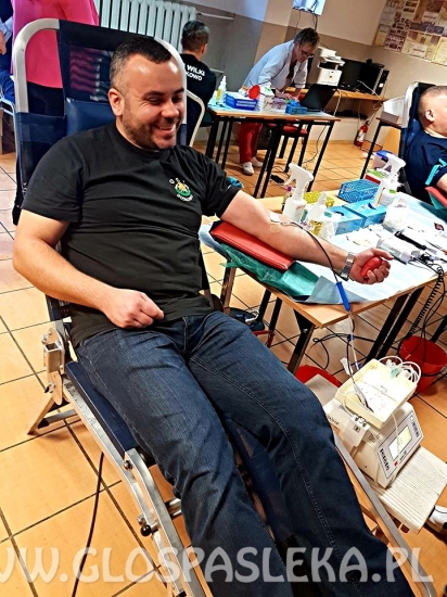 policjanci oddawali krew