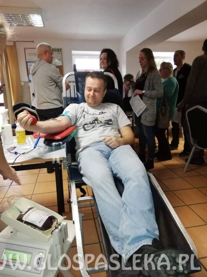 policjanci oddawali krew