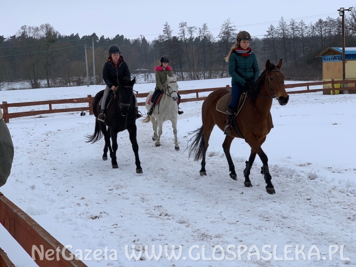 Kulig, ognisko i lepienie bałwana