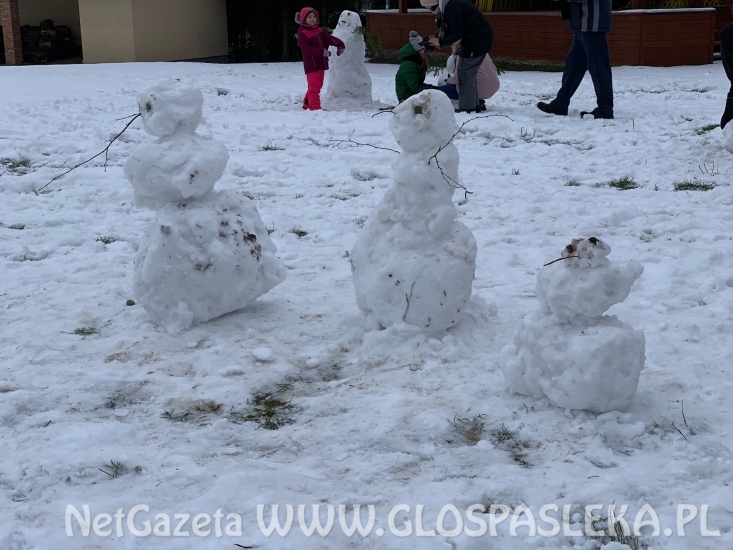 Kulig, ognisko i lepienie bałwana