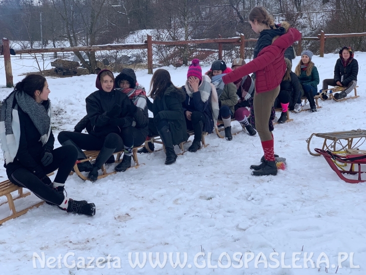 Kulig, ognisko i lepienie bałwana