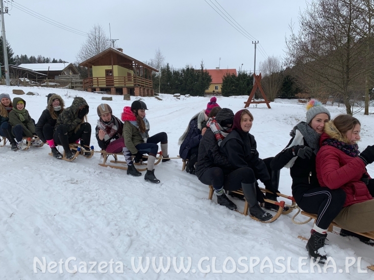 Kulig, ognisko i lepienie bałwana