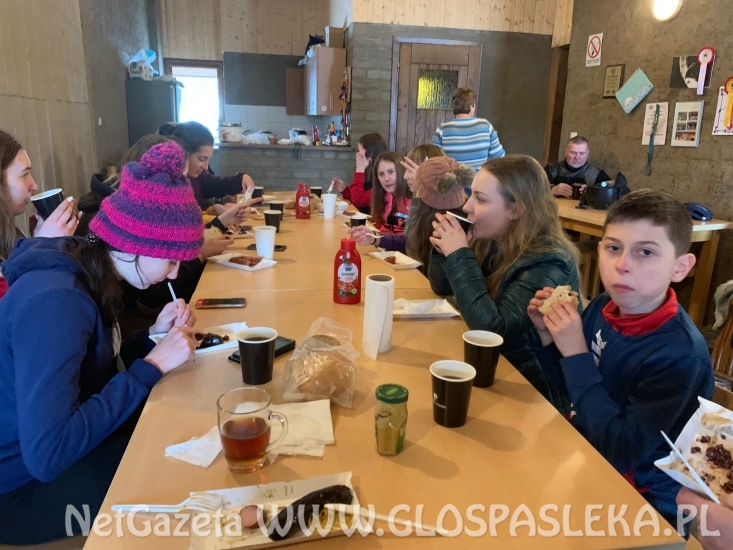 Kulig, ognisko i lepienie bałwana