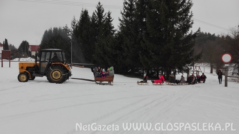 Kulig, ognisko i lepienie bałwana