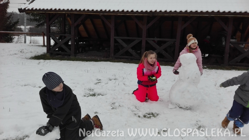 Kulig, ognisko i lepienie bałwana