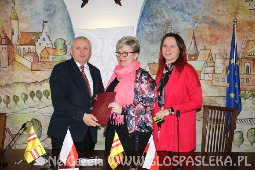 Podpisanie umów z organizacjami pozarządowymi - 2019