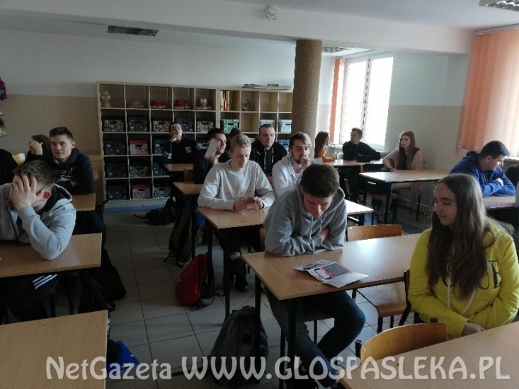 O cyberprzemocy w ZSEiT