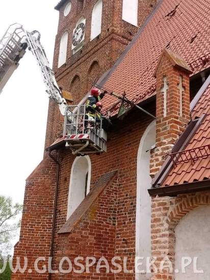 Spadł krzyż i kapsuła z wieży kościoła w Mariance