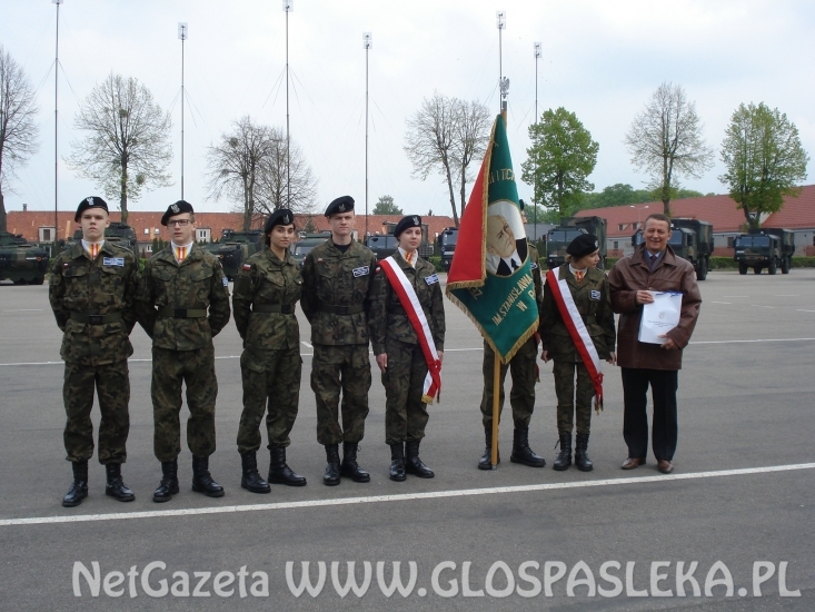 Kadeci z ZSEiT na święcie pułku wsparcia dowodzenia