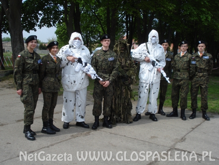 Kadeci z ZSEiT na święcie pułku wsparcia dowodzenia