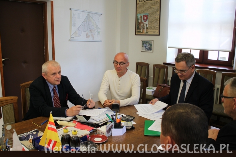 Podpisanie umowy na budowę budynku świetlicy wiejskiej w Sałkowicach