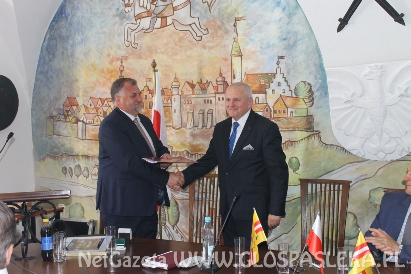 Droga do Piniewa - umowa