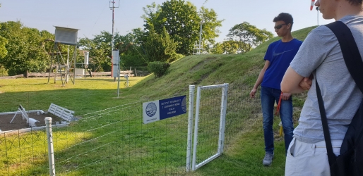 Licealiści z ZSEiT  na stacji meteorologicznej
