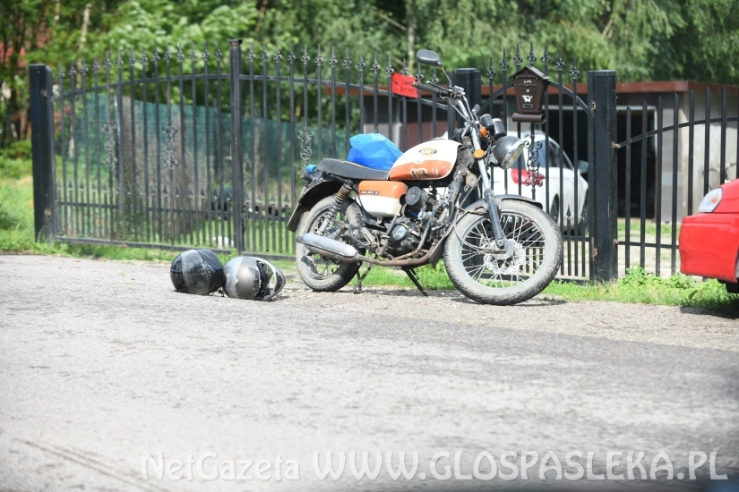 Traktor z samochodem osobowym