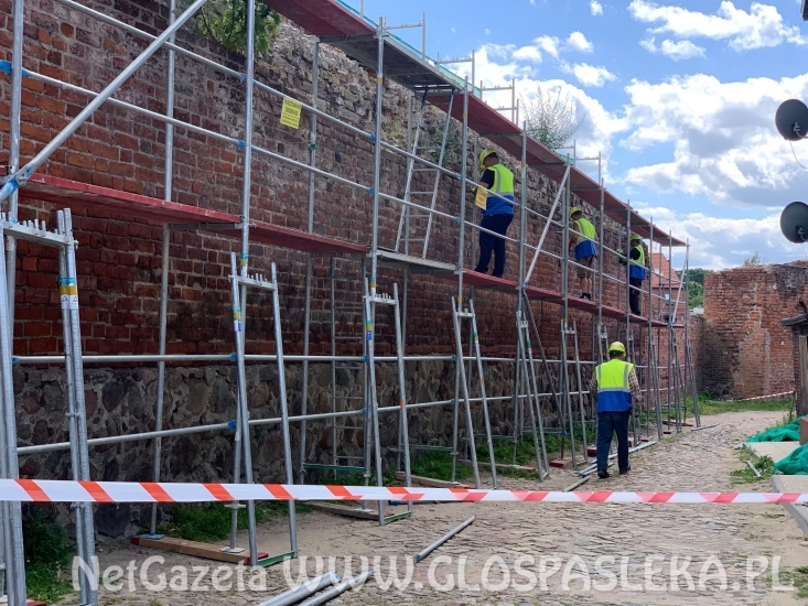 Ruszył remont murów