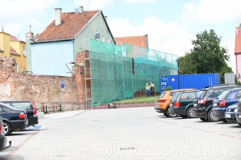 Ruszył remont murów