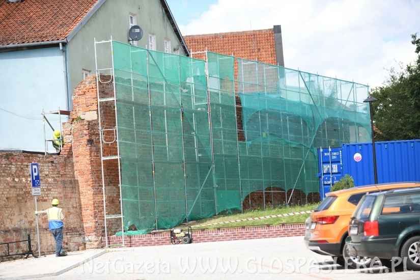 Ruszył remont murów