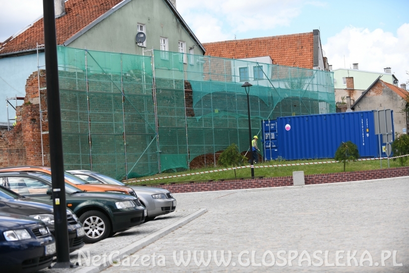 Ruszył remont murów