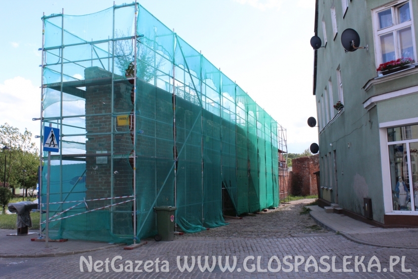 Ruszył remont murów