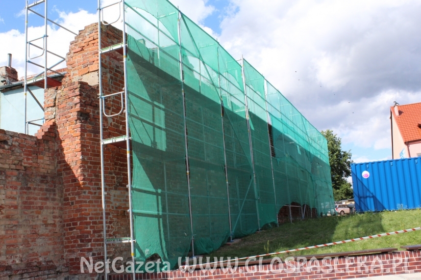 Ruszył remont murów