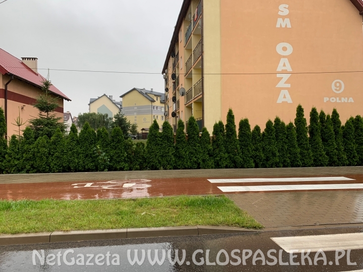 Plac zabaw i garaże