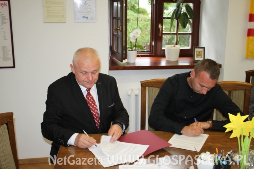 Podpisanie umów na realizację zadań publicznych