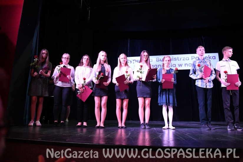 Wyjątkowa uroczystość - Stypendia burmistrza