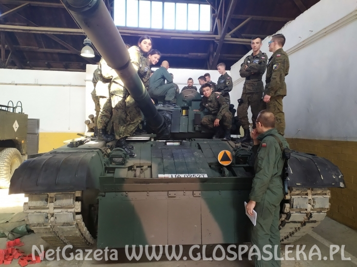 Mundurowi z ZSEiT na obozie szkoleniowym