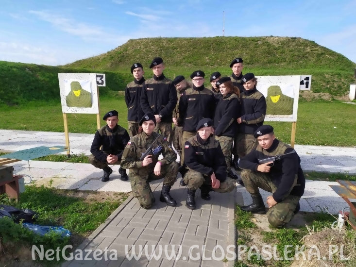 Mundurowi z ZSEiT na obozie szkoleniowym