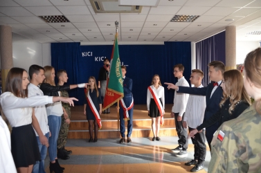 Ślubowanie i otrzęsiny pierwszych klas w ZSEiT